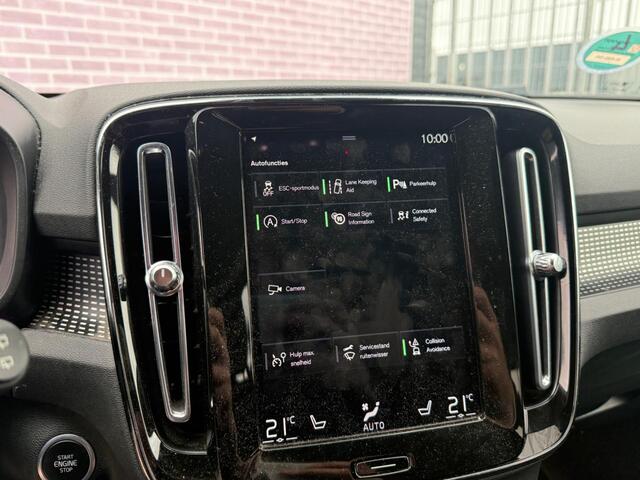 Volvo XC40 1.5 T2 R-Design | Keyless entry/start | Stoel en stuurverwarming | Parkeersensoren V+A | Parkeercamera | Extra getint glas | 19" lm velgen | Apple carplay/android auto |