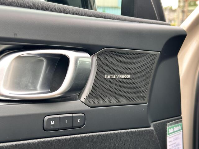 Volvo XC40 2.0 B4 Plus Dark 197PK