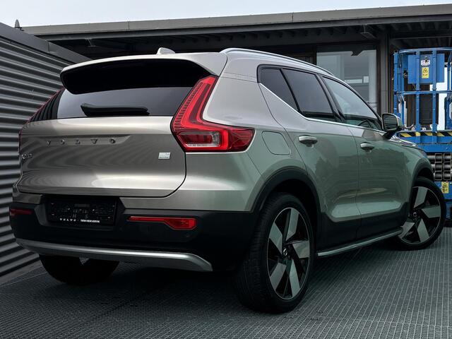 Volvo XC40 1.5 T4 Plug-in hybrid Ultimate Bright / Pano. dak / Elek. verstelbare stoelen / Stuur+stuur verwarming / Keyless / Harman kardon / Carplay / 20' velgen /