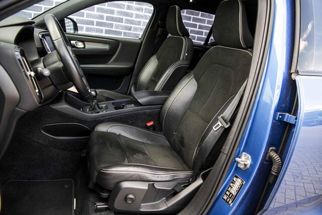 Volvo XC40 1.5 T3 R-Design | Panoramadak | Trekhaak | Harman Kardon Audio | Achteruitrijcamera | Lichtmetalen Velgen 20 inch | Navigatie | Apple Carplay | Android Auto | Stoelverwarming