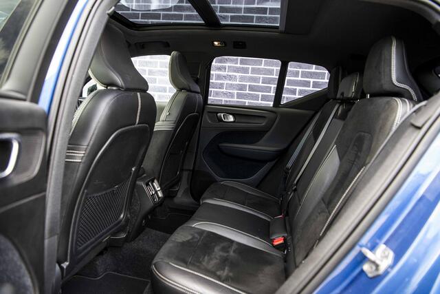 Volvo XC40 1.5 T3 R-Design | Panoramadak | Trekhaak | Harman Kardon Audio | Achteruitrijcamera | Lichtmetalen Velgen 20 inch | Navigatie | Apple Carplay | Android Auto | Stoelverwarming
