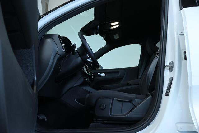 Volvo XC40 Recharge Core | Comfortstoelen | Stoelverwarming | Stuurwielverwarming | Draadloze telefoonlader | Adaptive Cruise Control | Parkeersensoren voor + achter | Parkeercamera |