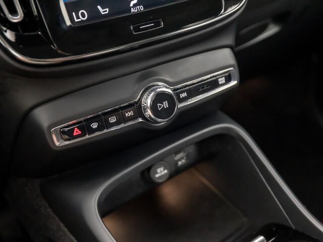 Volvo XC40 1.5 T5 Recharge Inscription 262PK Automaat (APPLE CARPLAY, GROOT NAVI, LEDER, CAMERA, STUUR/STOELVERWARMING, SPORTSTOELEN, TREKHAAK, KEYLESS, NIEUWE APK, NIEUWSTAAT)