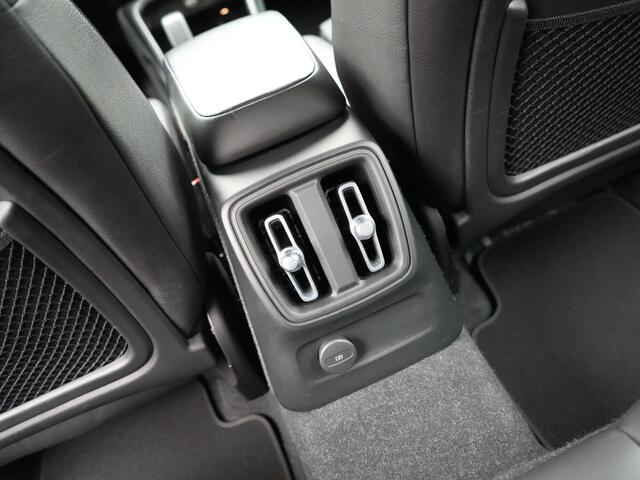 Volvo XC40 1.5 T4 Plug-in hybrid Core Bright incl wegklapbaare trekhaak | Electr.bedienb wegklapbare trekhaak | Apple Carplay | Navigatie | Achteruitrij camera | Parkeersensoren achter | Start/stop | Wifi | Spraakbediening | Connected services |