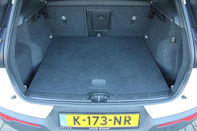 Volvo XC40 T2 130PK Automaat Business Pro | Org. NL | Camera | Schuif/kanteldak | PDC Achter | Climate Control | Leder | 18" LMV |