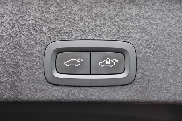 Volvo XC40 T2 130PK Automaat Business Pro | El. Trekhaak | Adapt. Cruise | DAB | El. Achterklep | BLIS | Keyless |