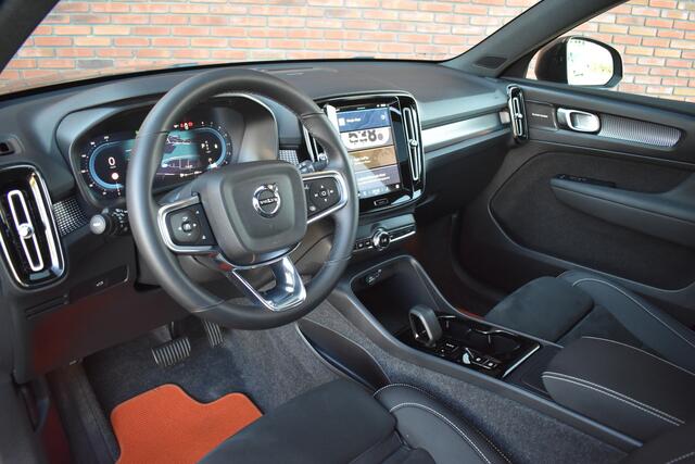 Volvo XC40 B3 177PK Plus Dark | Harman & Kardon | Panormadak | Elektrisch verstelbare stoelen | All season banden