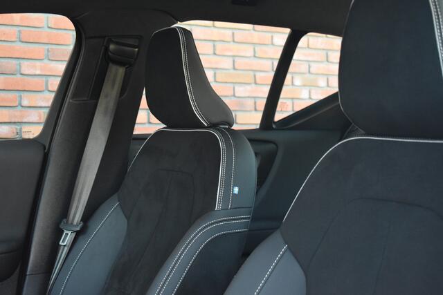 Volvo XC40 B3 177PK Plus Dark | Harman & Kardon | Panormadak | Elektrisch verstelbare stoelen | All season banden