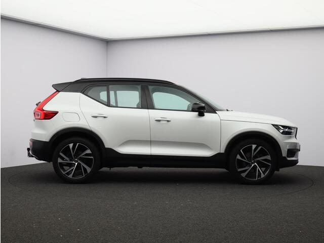 Volvo XC40 2.0 T5 AWD R-Design Intro Edition / Trekhaak / Stoel- + stuurwielverwarming / Pilot Assist / Achteruitrijcamera / Harman Kardon Audio / 20"