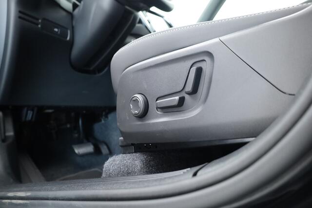 Volvo XC40 2.0 B3 Ultra Black Edition | Rijklaar! | S/K-Dak | Harman/Kardon | Bliss | Stuur-stoel+Voorruitverw. | 360*+PDC | Memory | Nav+App.Connect | Elek. Klep V
