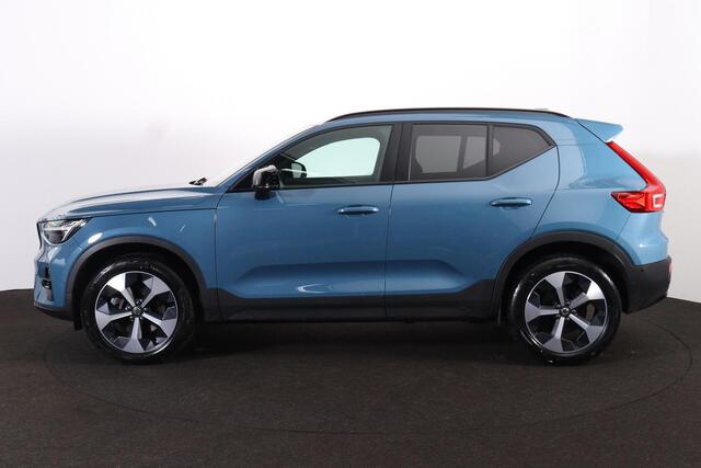 Volvo XC40 B3 Ultra Dark - Panorama/schuifdak - IntelliSafe Assist & Surround - 360º Camera - Harman/Kardon audio - Adaptieve LED koplampen - Verwarmde voorstoelen & stuur - Parkeersensoren voor & achter - Elektr. bedienb. voorstoelen met geheugen links - Draadloze 