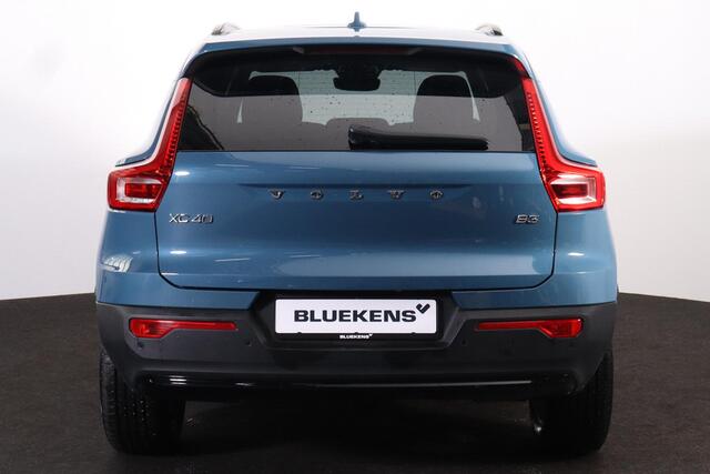 Volvo XC40 B3 Ultra Dark - Panorama/schuifdak - IntelliSafe Assist & Surround - 360º Camera - Harman/Kardon audio - Adaptieve LED koplampen - Verwarmde voorstoelen & stuur - Parkeersensoren voor & achter - Elektr. bedienb. voorstoelen met geheugen links - Draadloze 