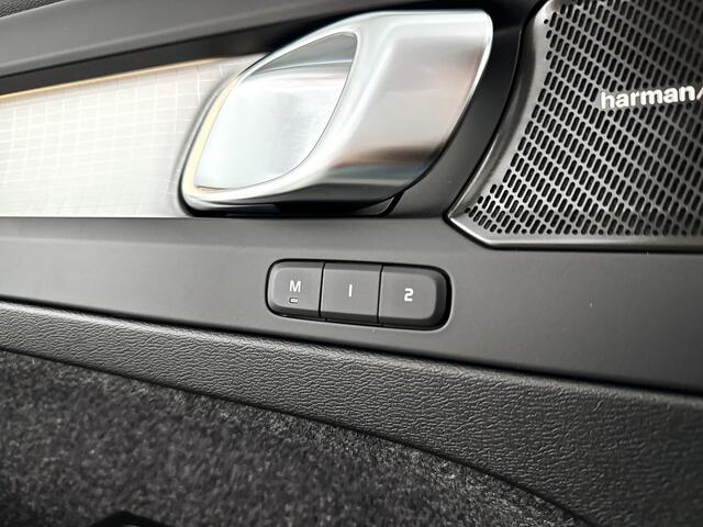 Volvo XC40 B4 Business Edition | Panoramadak | Parkeercamera | Harman Kardon | Stoel- en Stuurverwarming