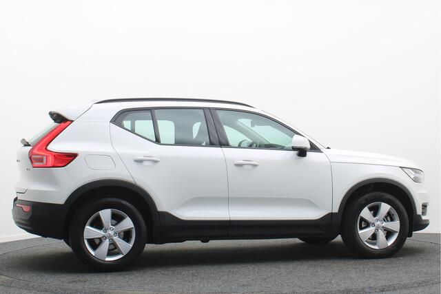 Volvo XC40 1.5 T2 Momentum Core Automaat Camera, Apple Carplay, Rijstrooksensor, LED, Climate, PDC