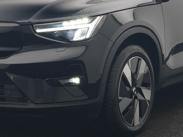Volvo XC40 Single Motor Extended Range Ultimate 82 kWh 252pk Dealer O.H. | Panodak | Adaptive Cruise | 360 Camera | Harman / Kardon | Warmtepomp | Sportstoelen Memory & Verwarmd | Google Assistent | Keyless | Blis | Stuur Verwarmd | Apple Carplay | DAB | 19"L.M |