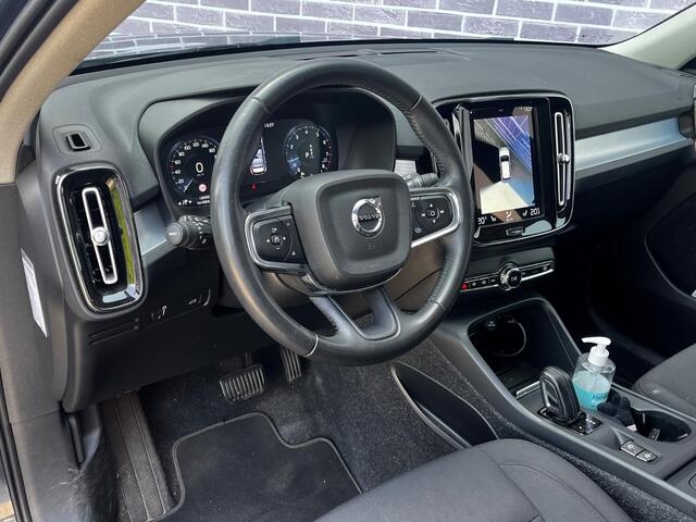 Volvo XC40 1.5 T3 Momentum | 360 Graden Camera | Stoelverwarming voor en achter | Navigatie | Apple Carplay | Android Auto | Elektrische Achterklep | Parkeersensoren | BLIS | Cruise Control Adaptief