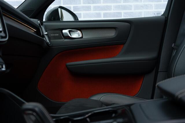 Volvo XC40 2.0 T5 AWD R-Design | Trekhaak | Harman Kardon Audio | Panoramadak | 360 Graden Camera | Apple Carplay | Android Auto | Elektrisch Verstelbare Voorstoelen | Stoelverwarming Voor en Achter | Keyless Entry | Elektrische Achterklep | BLIS | Parkeerverwarming