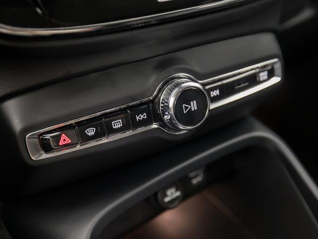 Volvo XC40 1.5 T4 Recharge Inscription 211Pk Automaat (APPLE CARPLAY, GROOT NAVI, STUUR/STOELVERWARMING, CAMERA, LEDER, KEYLESS, SPORTSTOELEN, GETINT GLAS, NIEUWSTAAT)