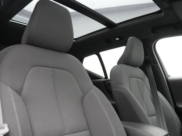 Volvo XC40 Pro Recharge Pure Electric 70kWh 232pk | Panodak | Adaptive Cruise | 360 Camera | Warmtepomp | Sportstoelen Memory & Verwarmd | Harman / Kardon | Google Assistent | 20"L.M | Stuur Verwarmd | Keyless | Blis | DAB |