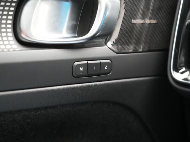 Volvo XC40 Pro Recharge Pure Electric 70kWh 232pk | Panodak | Adaptive Cruise | 360 Camera | Warmtepomp | Sportstoelen Memory & Verwarmd | Harman / Kardon | Google Assistent | 20"L.M | Stuur Verwarmd | Keyless | Blis | DAB |
