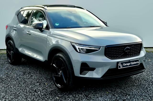 Volvo XC40 2.0 B3 Ultra Black Edition Model jaar 2026 - Panorama dak - R980 interieur - 20"Licht metaal - Alarm - 360 Camera - Two tone zwart dak en spiegelkappen - Privacy glas