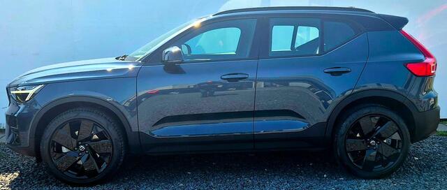 Volvo XC40 2.0 B3 Plus Black Edition MY 2026 - 20" Wielen - Adaptive Cruise Control - Harman Kardon Audio - Climate - R7C0 Interieur - Camera achter - PDC voor en achter - Power seats links met memory - Two Tone