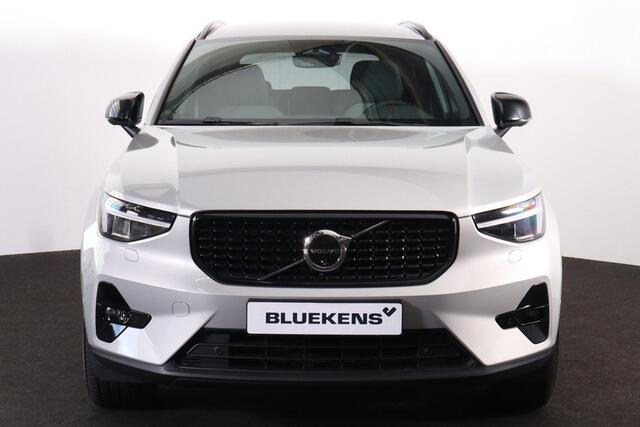 Volvo XC40 B3 Plus Dark - IntelliSafe Assist & Surround - 360º Camera - Harman/Kardon audio - Verwarmde voorstoelen, stuur & achterbank - Parkeersensoren voor & achter - Elektr. bedienb. voorstoelen met geheugen links - Draadloze tel. lader - Standkachel - Extra get