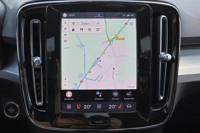 Volvo XC40 B3 Plus Dark - IntelliSafe Assist & Surround - 360º Camera - Harman/Kardon audio - Verwarmde voorstoelen, stuur & achterbank - Parkeersensoren voor & achter - Elektr. bedienb. voorstoelen met geheugen links - Draadloze tel. lader - Standkachel - Extra get