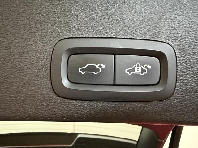 Volvo XC40 1.5 HYBR T4 Recharge Inscription Trekhaak 1800kg/ Camera/ Adapt.Cruise/ DAB