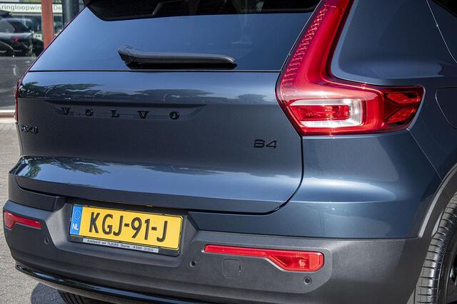 Volvo XC40 2.0 B4 PLUS BLACK EDITION
