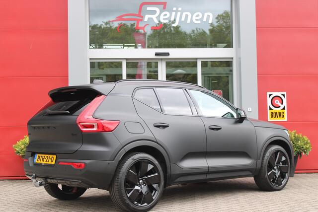 Volvo XC40 2.0 B4 197PK PLUS BLACK EDITION PANORAMISCH SCHUIF/KANTELDAK | LIGHTING PACK - MATRIX LED KOPLAMPEN MET REINIGINGSINSTALLATIE EN MISTLAMPEN | PREMIUM AUDIO BY HARMAN KARDON | APPLE CARPLAY/ANDROID AUTO | DRAADLOZE TELEFOONLADER | LICHTMETALEN VELGEN 20'' 