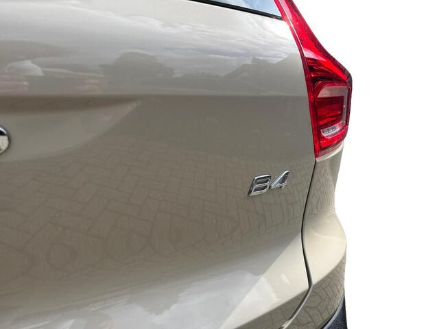 Volvo XC40 2.0 B4 Plus Dark