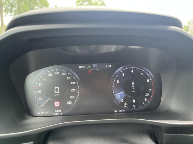 Volvo XC40 2.0 B4 Momentum Business Camera, Stoel/Stuurverwarming, Cruise Control