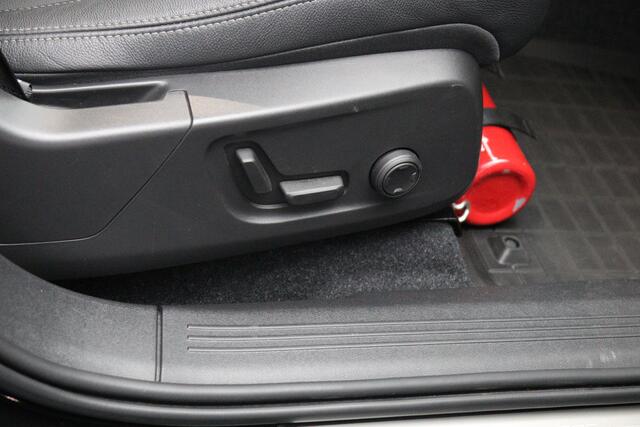 Volvo XC40 Recharge P8 AWD R-Design, SOH 92 %, Panoramadak, Leder, 4 x Stoelverwarming, H/K Sound, 360 Camera