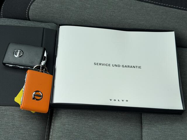 Volvo XC40 1.5 T4 Plug-in hybrid Plus Bright / PHEV / Trekhaak Elektr. / Harman & Kardon / Elektr. Stoelen + Memory / Camera / Dodehoek Detectie / Adaptieve Cruise /