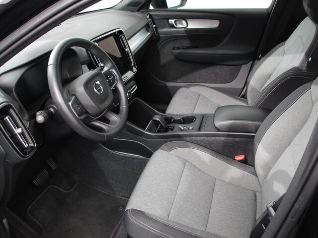 Volvo XC40 2.0 T3 Momentum Navigatie Climate control Cruise control Parkeersensor achter LED Navigatie Verwarmde voorstoelen Apple Carplay/ Android Auto