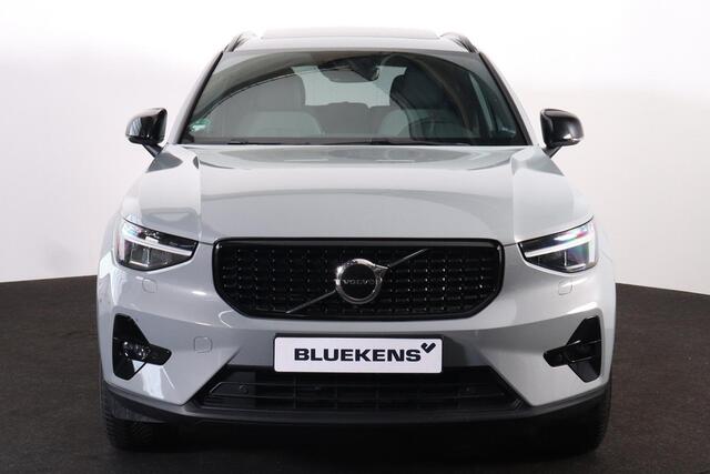 Volvo XC40 T5 Recharge Plus Dark - Panorama/schuifdak - IntelliSafe Assist - Harman/Kardon audio - Parkeercamera achter - Verwarmde voorstoelen & stuur - Parkeersensoren voor & achter - Elektr. bedienb. voorstoelen met geheugen links - Draadloze tel. lader - Extra g