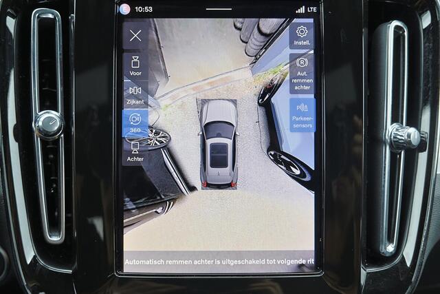 Volvo XC40 B3 Plus Dark - IntelliSafe Assist & Surround - 360º Camera - Verwarmde voorstoelen, stuur & achterbank - Parkeersensoren voor & achter - Elektr. bedienb. voorstoelen met geheugen links - Draadloze tel. lader - Standkachel - Extra getint glas - Inklapbare 