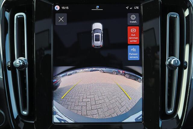 Volvo XC40 B4 Plus Black Edition - Panoramisch schuif-/kanteldak - Elektr. verstelbare voorstoelen, links met geheugen - IntelliSafe Assist & Surround - Harman Kardon audio - Verwarmde voorstoelen & stuur - Parkeersensoren voor & achter - Parkeercamera achter - Draa