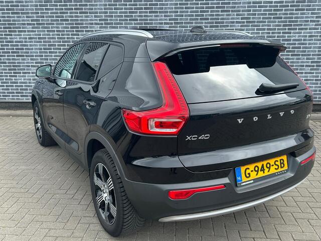 Volvo XC40 1.5 T3 Momentum Pro | Trekhaak | Panoramadak | Achteruitrijcamera | Parkeersensoren | Navigatie | Apple Carplay | Android Auto | Stoelverwarming | Climate Control