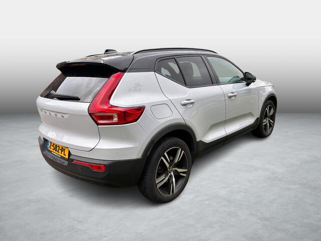 Volvo XC40 1.5 T4 Recharge R-Design | Plug-in Hybrid (PHEV) | Trekhaak | Panoramadak | 360 Graden Camera | Parkeersensoren | Harman Kardon Audio | Keyless Entry | Elektrische Achterklep | Navigatie | Lichtmetalen Velgen 19 inch