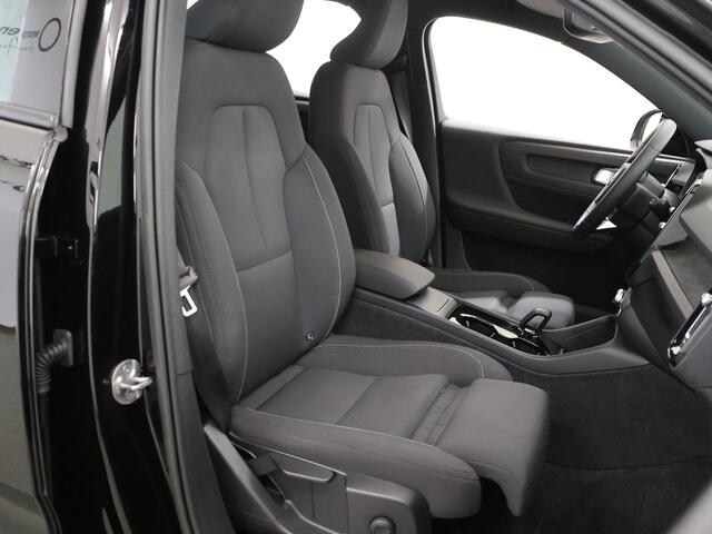 Volvo XC40 Recharge Core | Navigatie | Stoelverwarming | Stuurwielverwarming | Achteruitrijcamera | Apple Carplay/Android Auto |