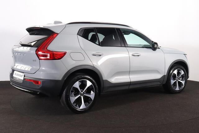 Volvo XC40 B3 Ultra Dark - Panorama/schuifdak - IntelliSafe Assist & Surround - 360º Camera - Harman/Kardon audio - Verwarmde voorstoelen & stuur - Parkeersensoren voor & achter - Elektr. bedienb. voorstoelen met geheugen links - Draadloze tel. lader - Standkachel -