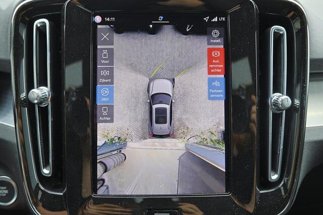 Volvo XC40 B3 Ultra Dark - Panorama/schuifdak - IntelliSafe Assist & Surround - 360º Camera - Harman/Kardon audio - Verwarmde voorstoelen & stuur - Parkeersensoren voor & achter - Elektr. bedienb. voorstoelen met geheugen links - Draadloze tel. lader - Standkachel -