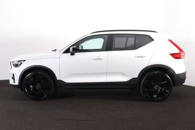Volvo XC40 B3 Plus Black Edition - IntelliSafe Assist & Surround - 360º Camera - Harman/Kardon audio - Verwarmde voorstoelen & stuur - Parkeersensoren voor & achter - Elektr. bedienb. voorstoelen met geheugen links - Draadloze tel. lader - Standkachel - Extra getint
