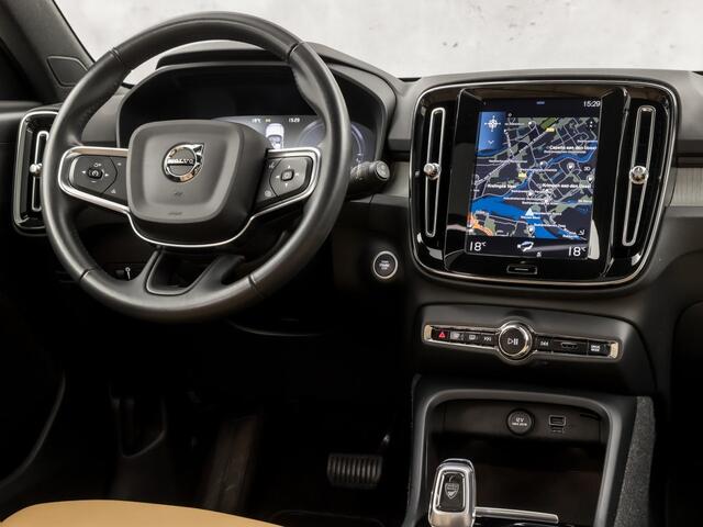 Volvo XC40 1.5 T5 Recharge Inscription 262Pk Automaat (PANORAMADAK, APPLE CARPLAY, MEMORY SEAT, ZWART HEMEL, CAMERA, LEDER, SPORTSTOELEN, ELEK ACHTERKLEP, NIEUWSTAAT)