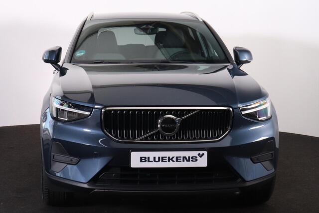 Volvo XC40 B3 Core - IntelliSafe Assist & Surround - Parkeercamera achter - Parkeersensoren voor & achter - Elektr. bedienb. voorstoelen met geheugen links - Draadloze tel. lader - Extra getint glas - 18' LMV