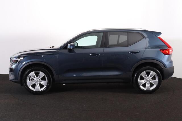 Volvo XC40 B3 Core - IntelliSafe Assist & Surround - Parkeercamera achter - Parkeersensoren voor & achter - Elektr. bedienb. voorstoelen met geheugen links - Draadloze tel. lader - Extra getint glas - 18' LMV