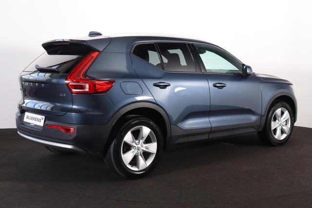Volvo XC40 B3 Core - IntelliSafe Assist & Surround - Parkeercamera achter - Parkeersensoren voor & achter - Elektr. bedienb. voorstoelen met geheugen links - Draadloze tel. lader - Extra getint glas - 18' LMV