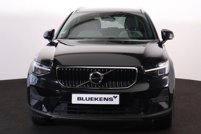Volvo XC40 B3 Core - IntelliSafe Assist & Surround - Parkeercamera achter - Parkeersensoren voor & achter - Elektr. bedienb. voorstoelen met geheugen links - Draadloze tel. lader - Extra getint glas - 18' LMV